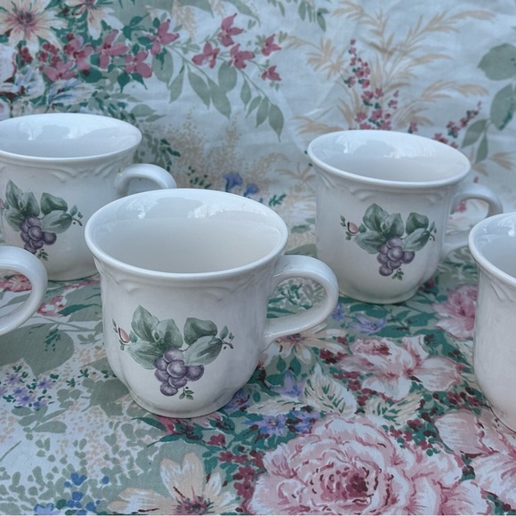 6 Pfaltzgraff Grapevine Coffee Mugs - Picture 10 of 11
